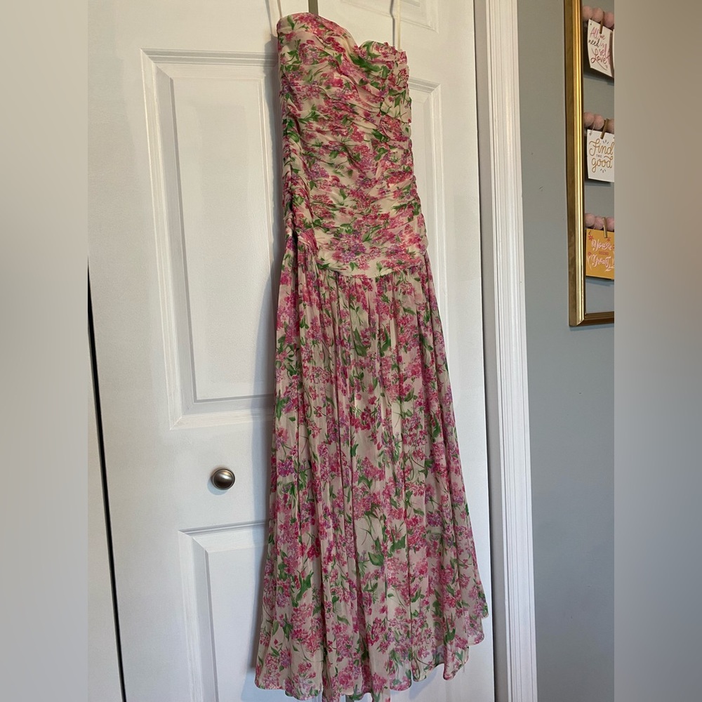 Maggy London 💯 silk floral dress. Size 6